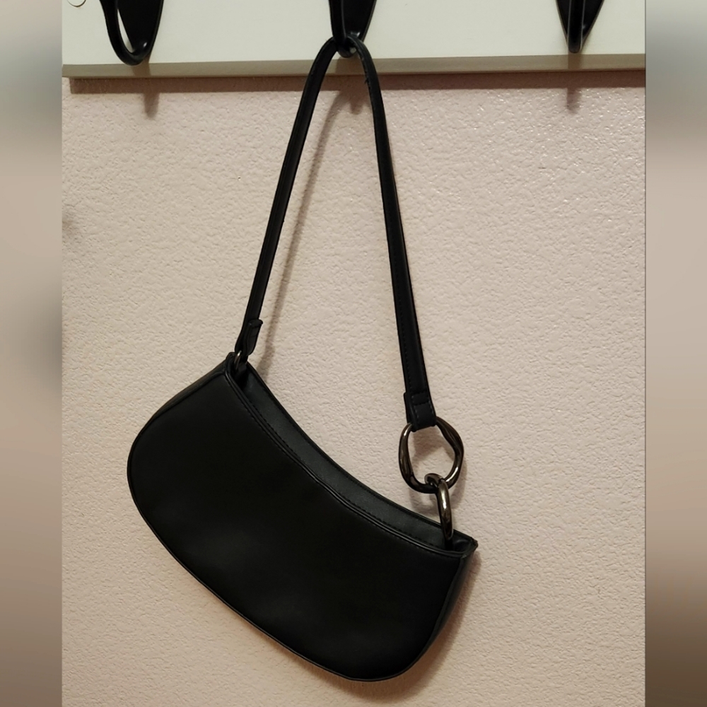 Black shoulder bag with chain detail
